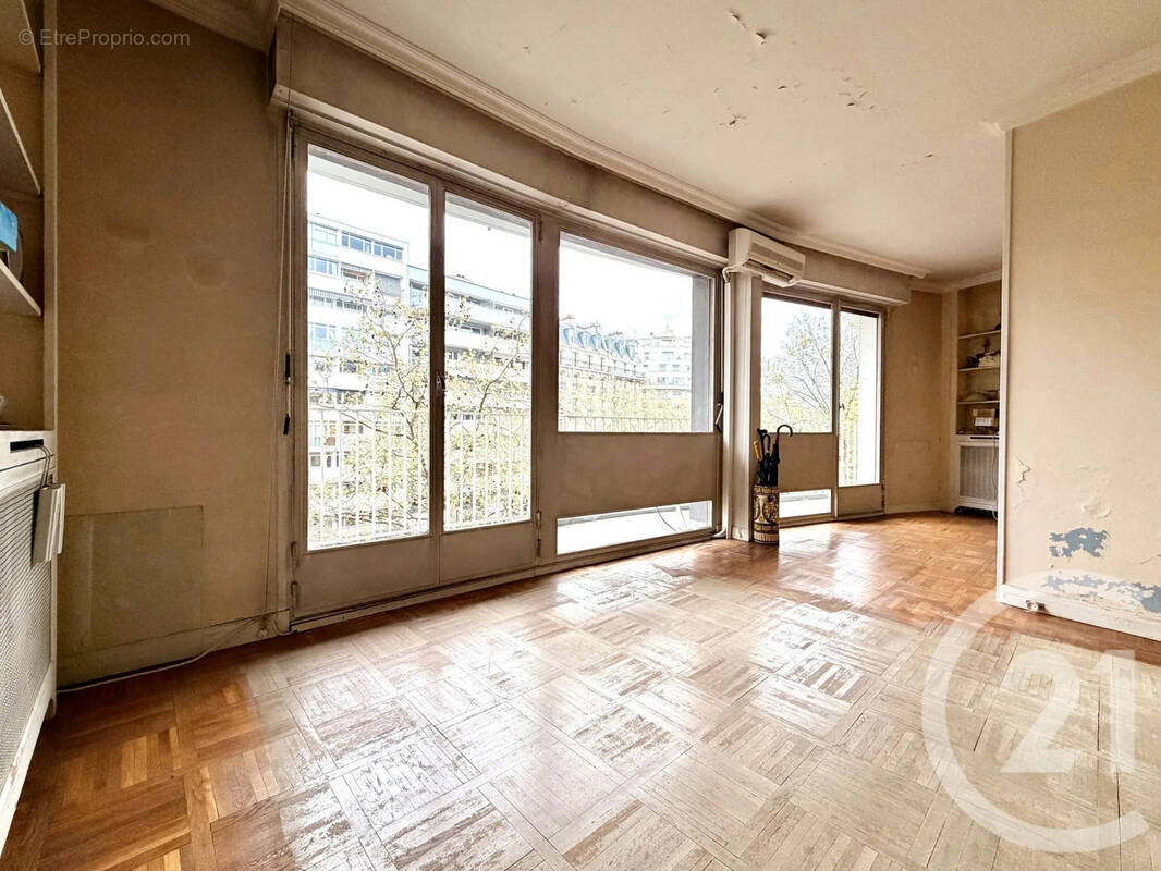 Appartement à PARIS-16E
