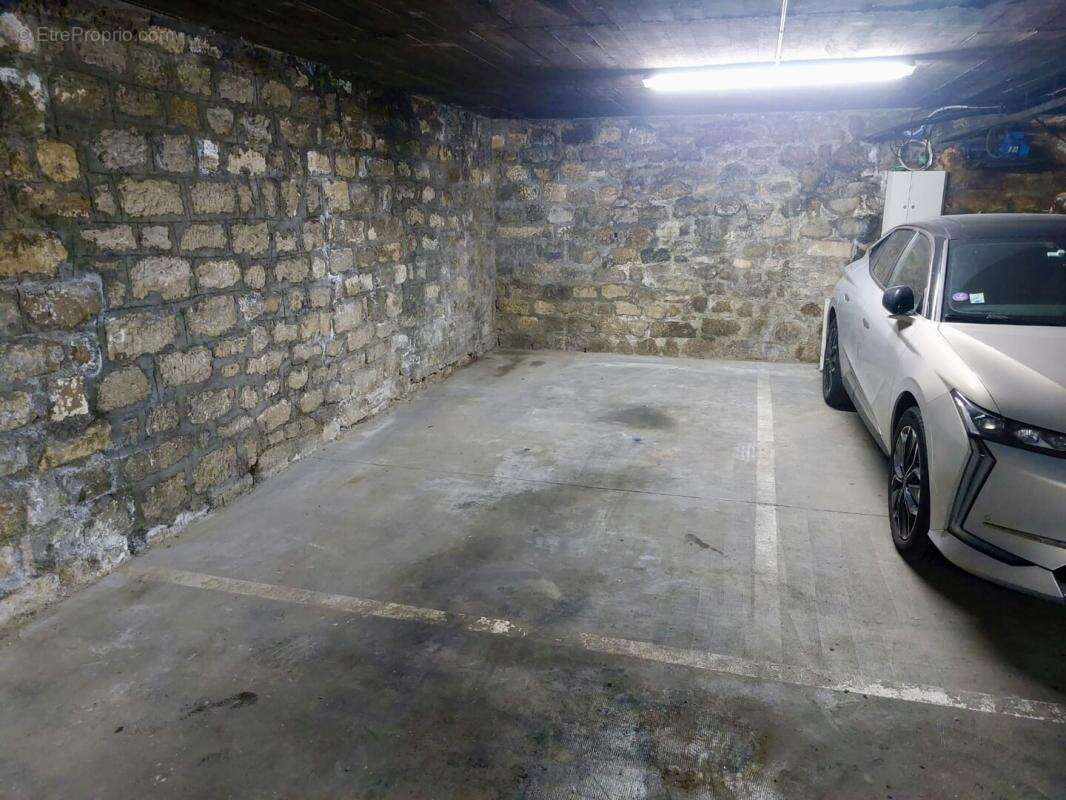 Parking à NEUILLY-SUR-SEINE