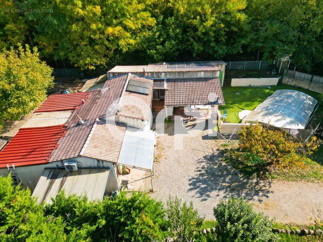 Maison à GROSPIERRES