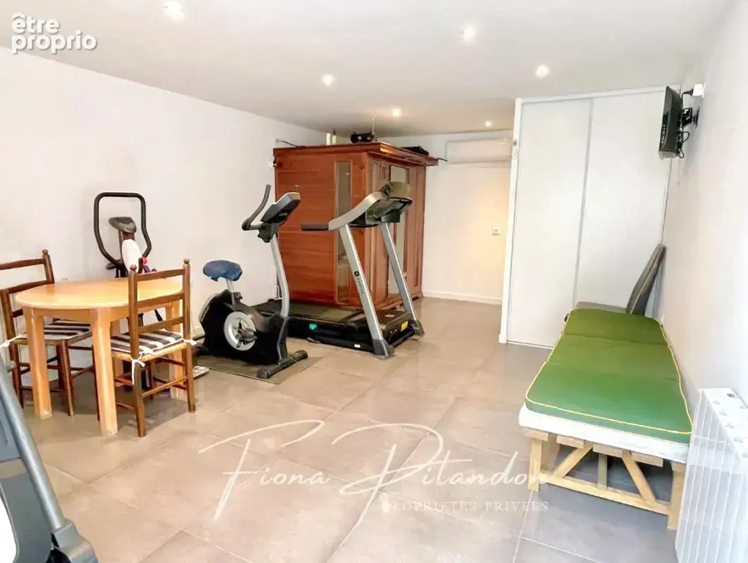 Villa avec piscine et dépendance sur terrain paysager - photo 15