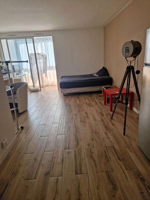 Appartement à SAINT-LAURENT-DU-VAR