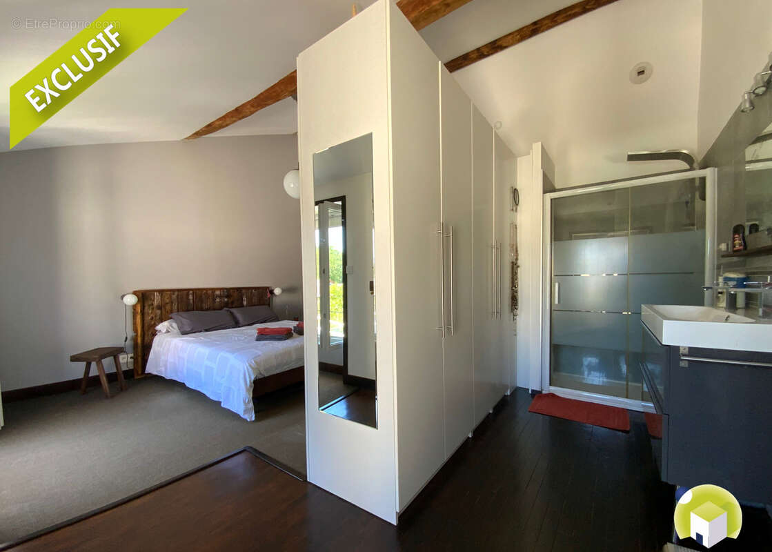 Polliat Centre - Maison d'habitation 220 m2 4/5 chambres + jardin + dépendances - photo 12