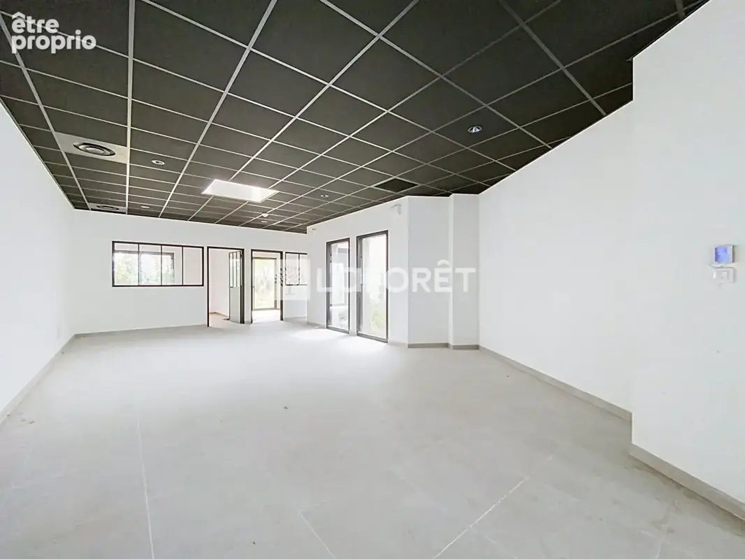 Local d'activité La Seguiniere 550 m2 - photo 3