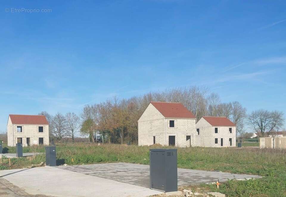 Terrain à LE CHATELET-EN-BRIE