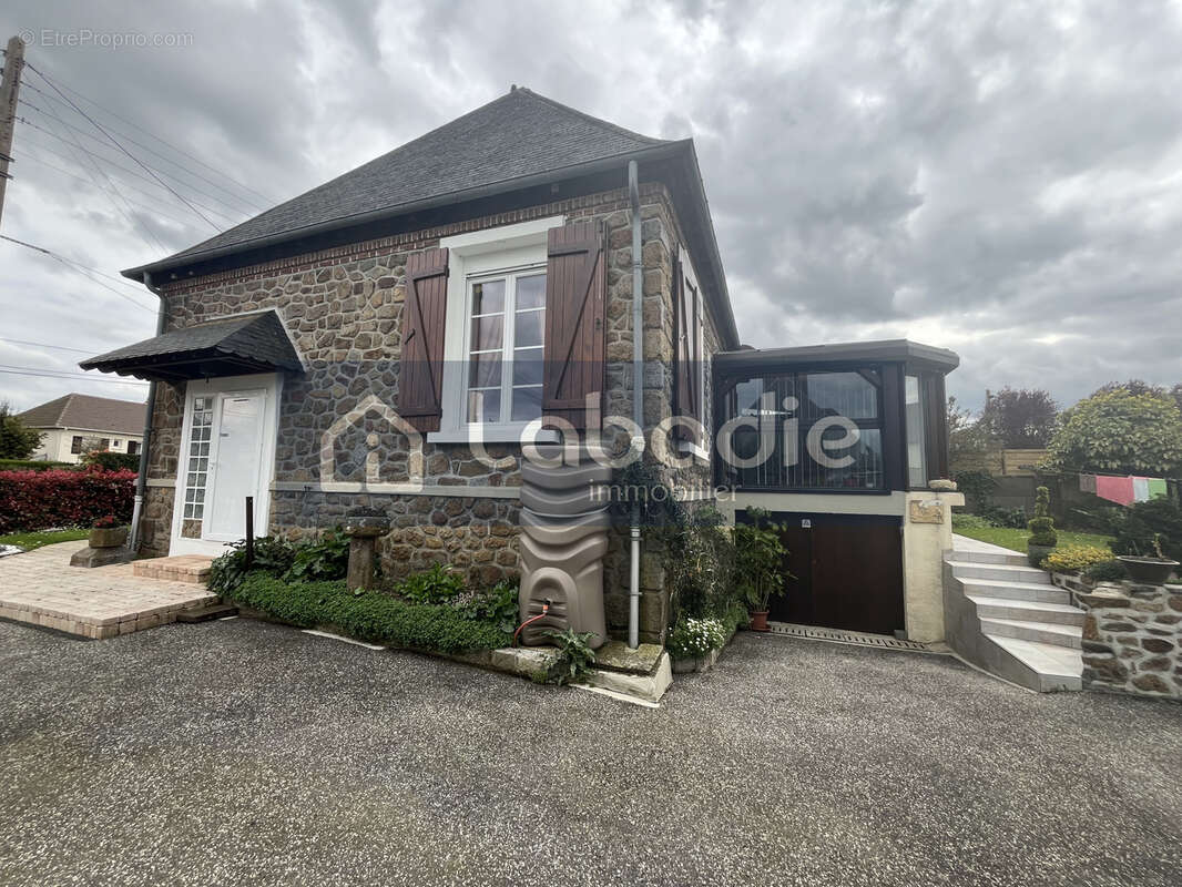 Maison à SAINT-PIERRE-DU-REGARD