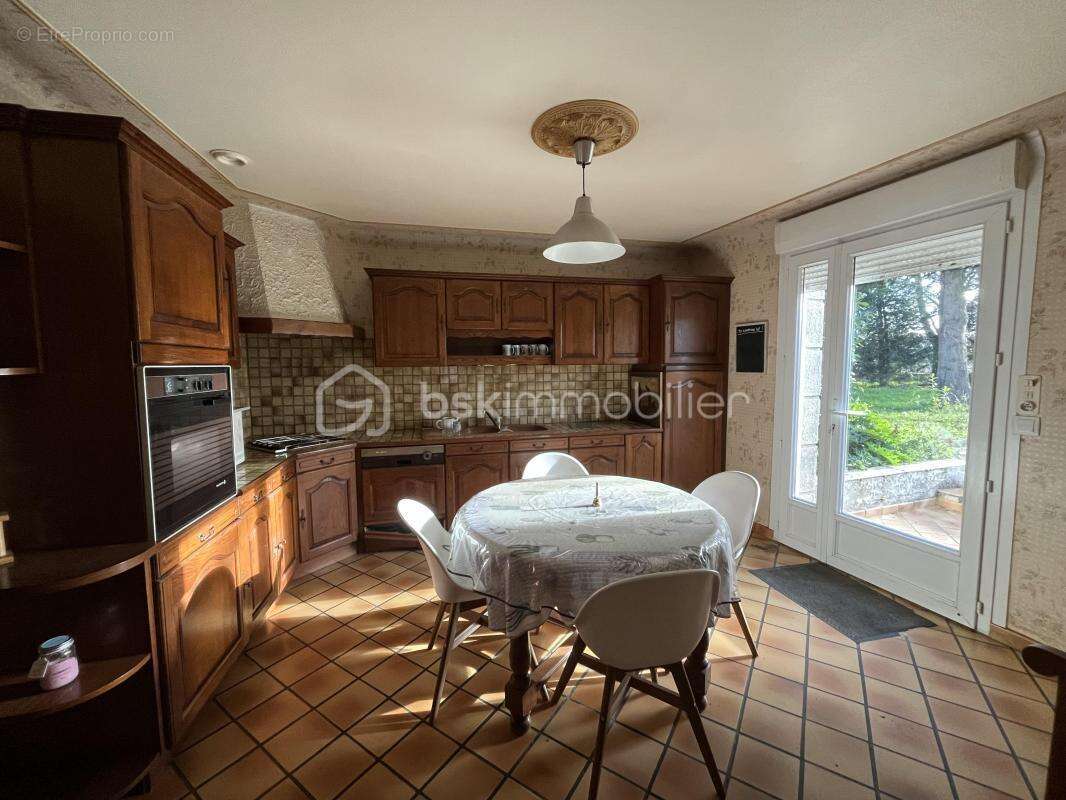 Maison à SAINT-THUAL