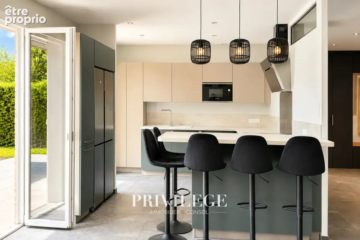 Saint-Cyr-au-Mont-d’Or   Maison rénovée 184 m2 avec piscine sur terrain de 1 557 m2 - photo 6