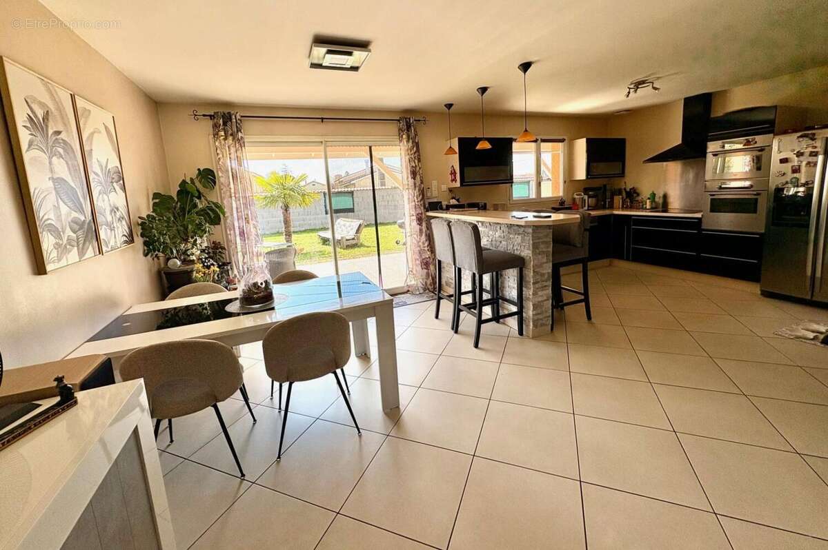 Maison à BEAUREPAIRE