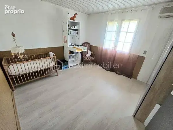 Maison de 191 m2, 5 chambres, piscine sur un terrain de 964 m2 !!! - photo 12
