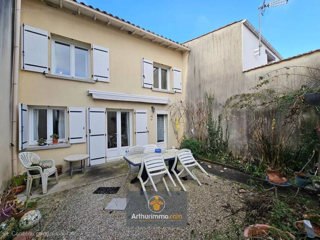 Maison à LA GREVE-SUR-MIGNON