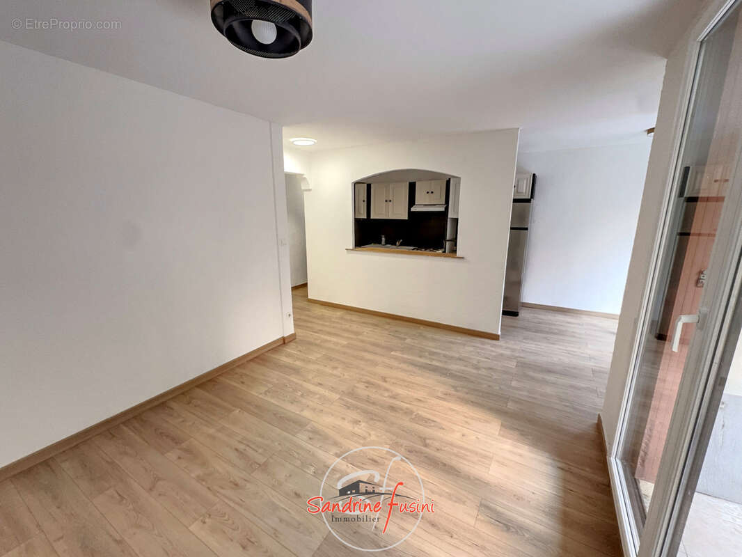 Appartement à CARROS