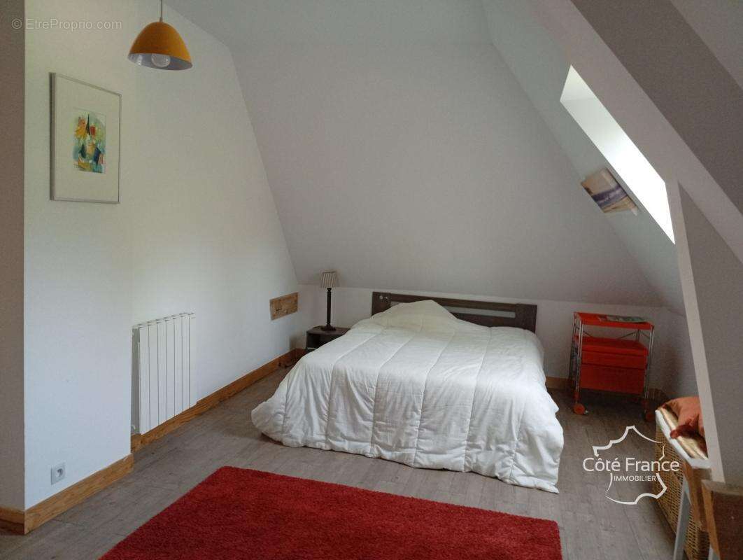 Maison à LA ROCHE-CANILLAC