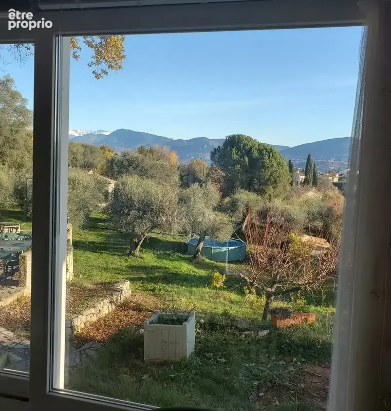 Villa 8 pièces sur 2330 m2 de terrain - photo 1