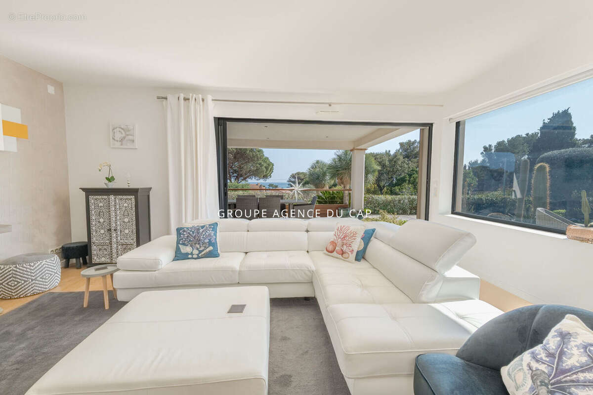 Villa de 185m2 avec vue mer à 250 mètres des plages des Issambres - photo 8