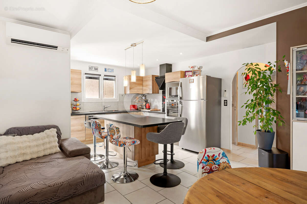 Appartement à MOUANS-SARTOUX