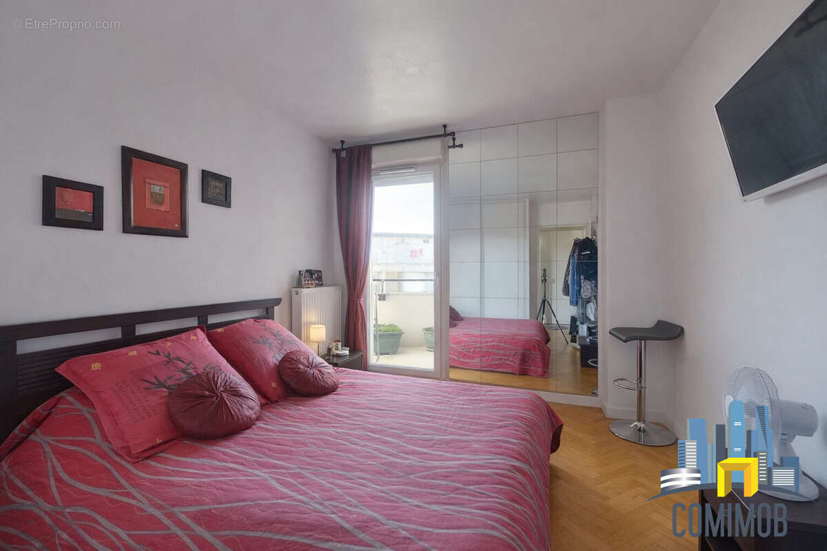 Appartement à COURBEVOIE