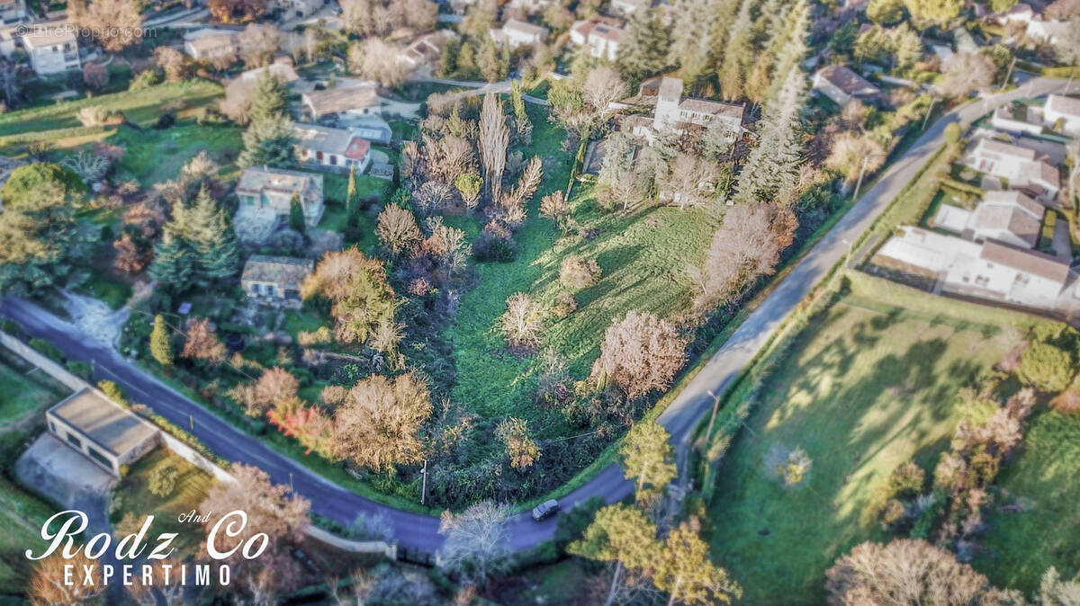 Terrain à APT