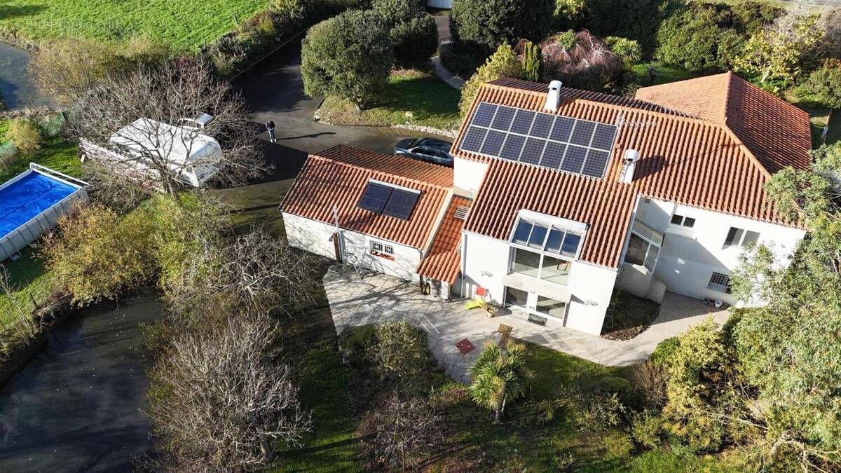 Photo 1 - Maison à LE PERRIER