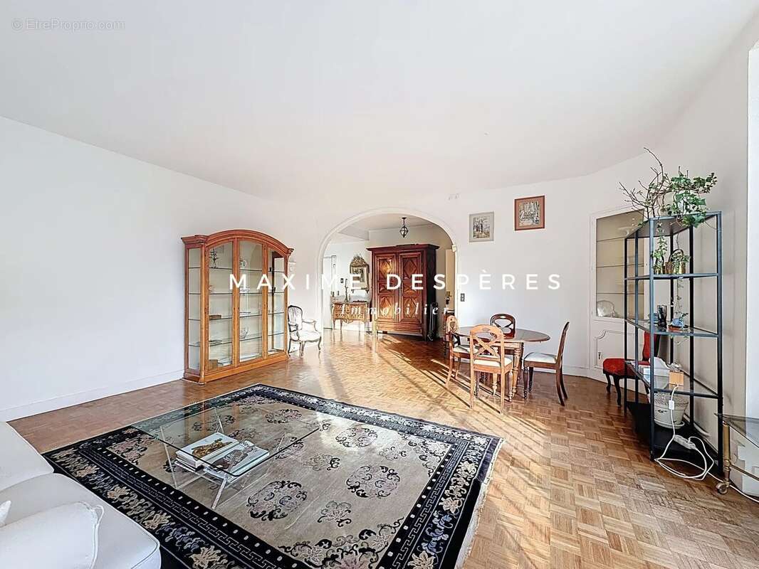 Appartement à NEUILLY-SUR-SEINE