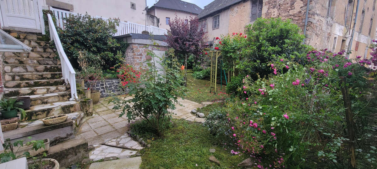 Maison à BEYNAT