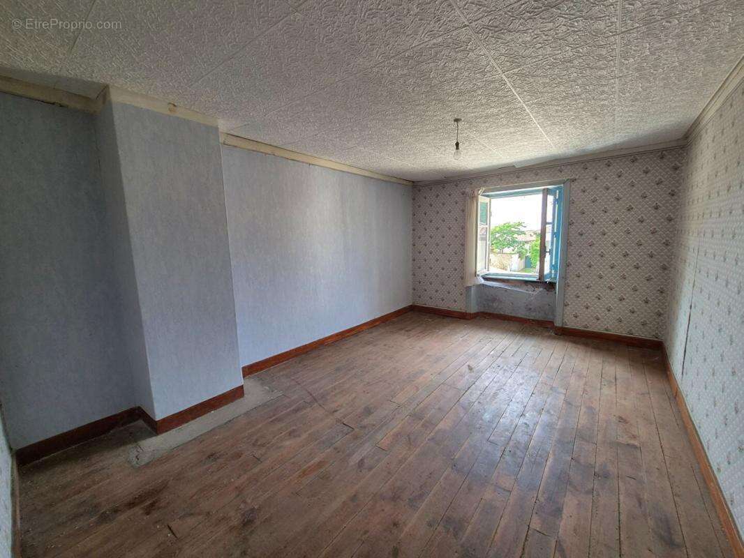 Maison Augerolles 9 pièce(s) 190 m2 avec petit jardin - photo 13