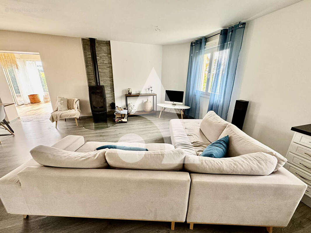 Maison à NEUFCHATEAU