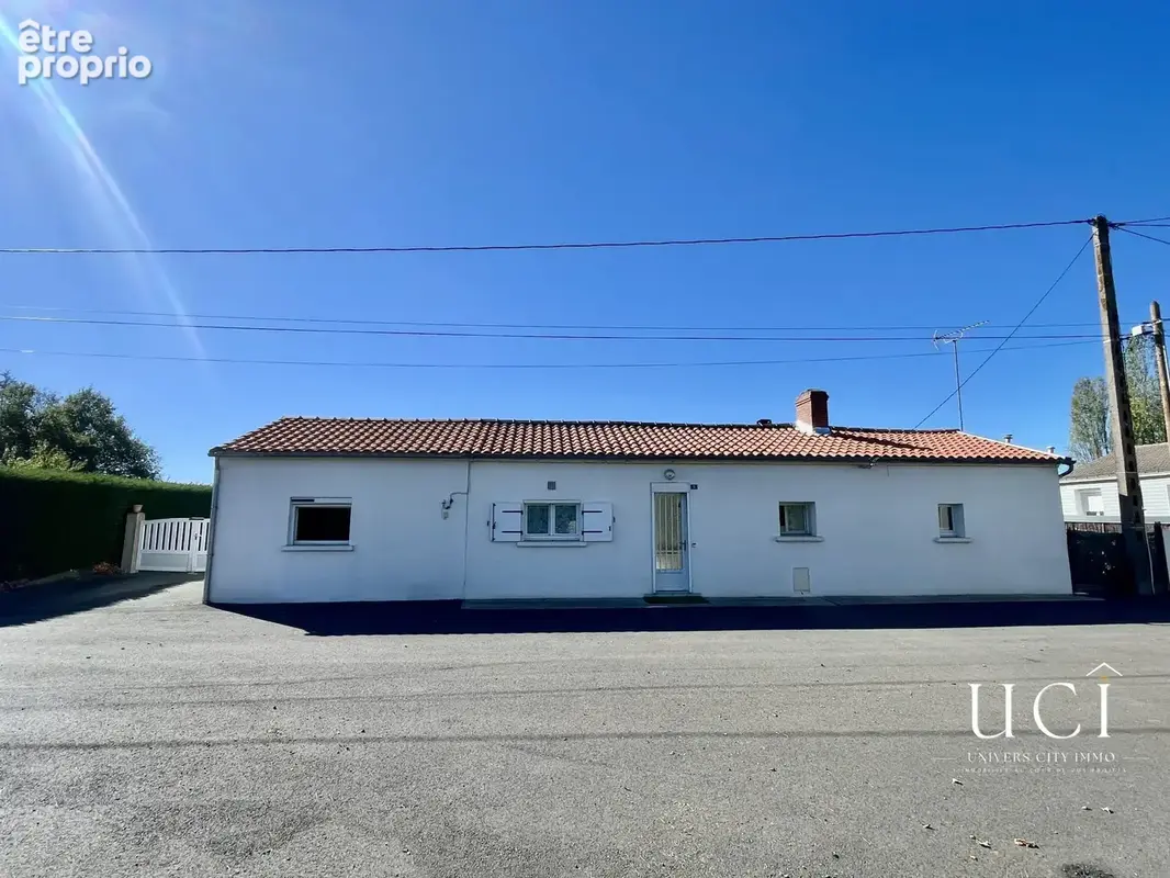 Photo Maison à Saint-Martin-Des-Noyers au prix de 163 850€