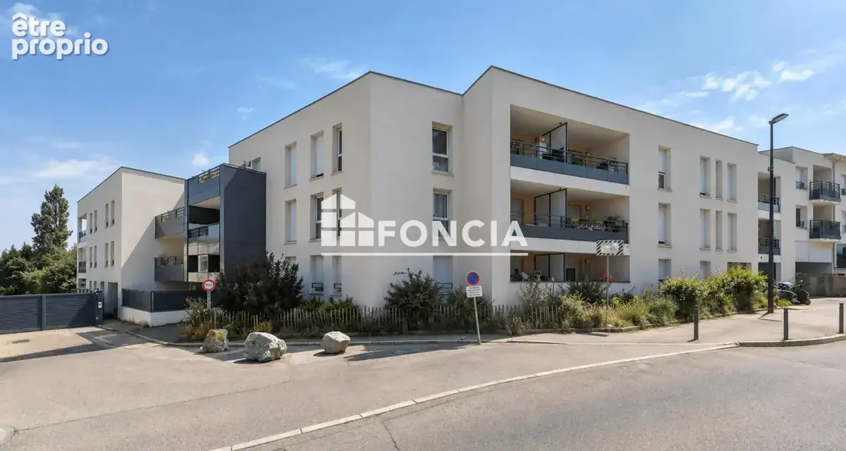 MARCY-L’ÉTOILE – T2 45,25 m² avec balcon et garage box fermé - photo 5