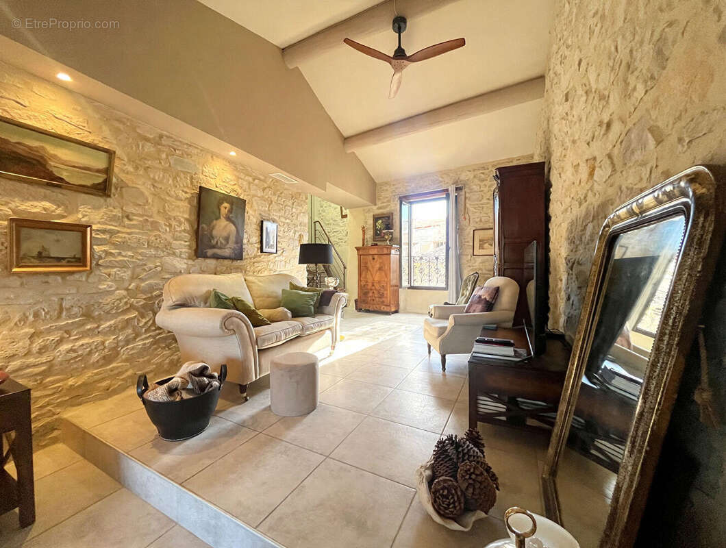 Calvisson ? Maison de caractère avec bassin romain au coeur du village - photo 8