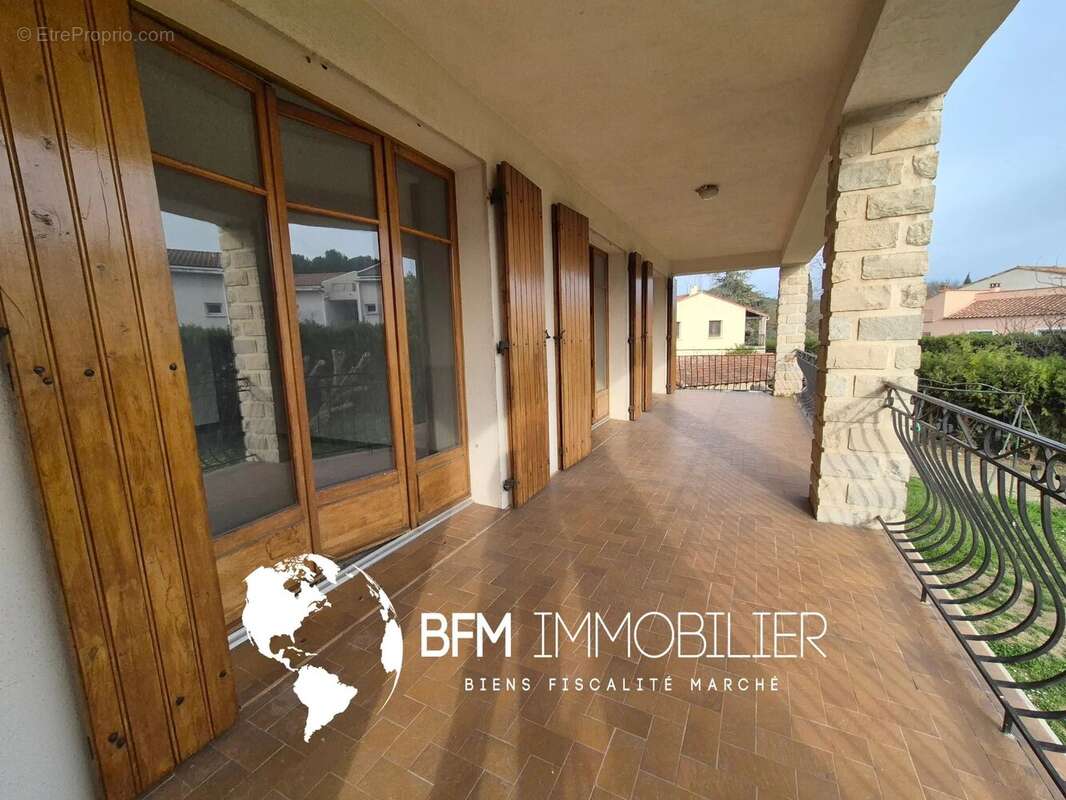 Appartement à SIMIANE-COLLONGUE