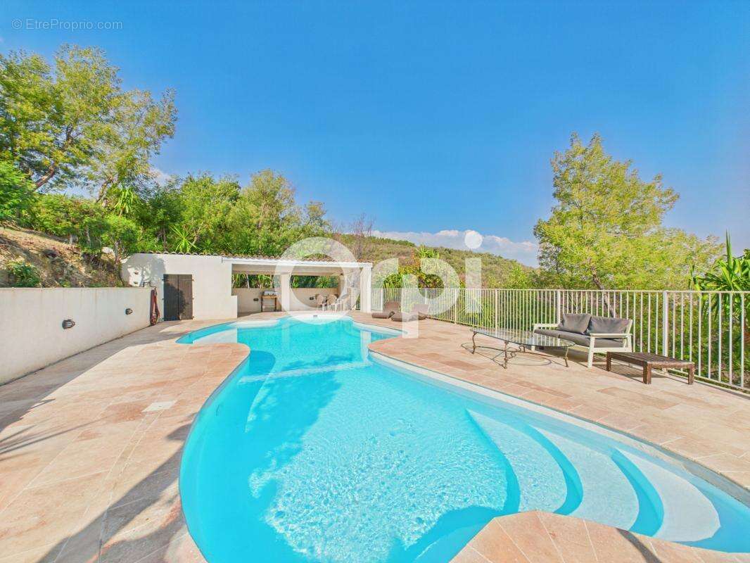 Maison à MANDELIEU-LA-NAPOULE