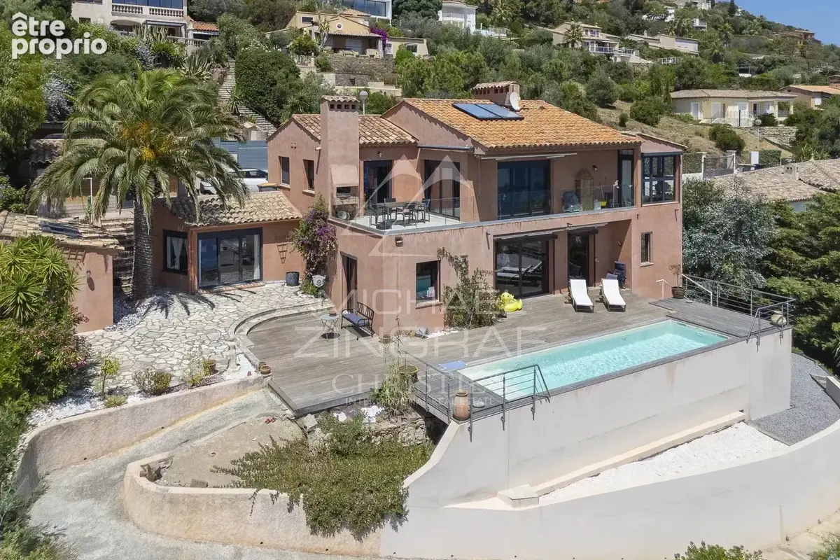 Propriété rénovée avec vue mer imprenable - photo 2