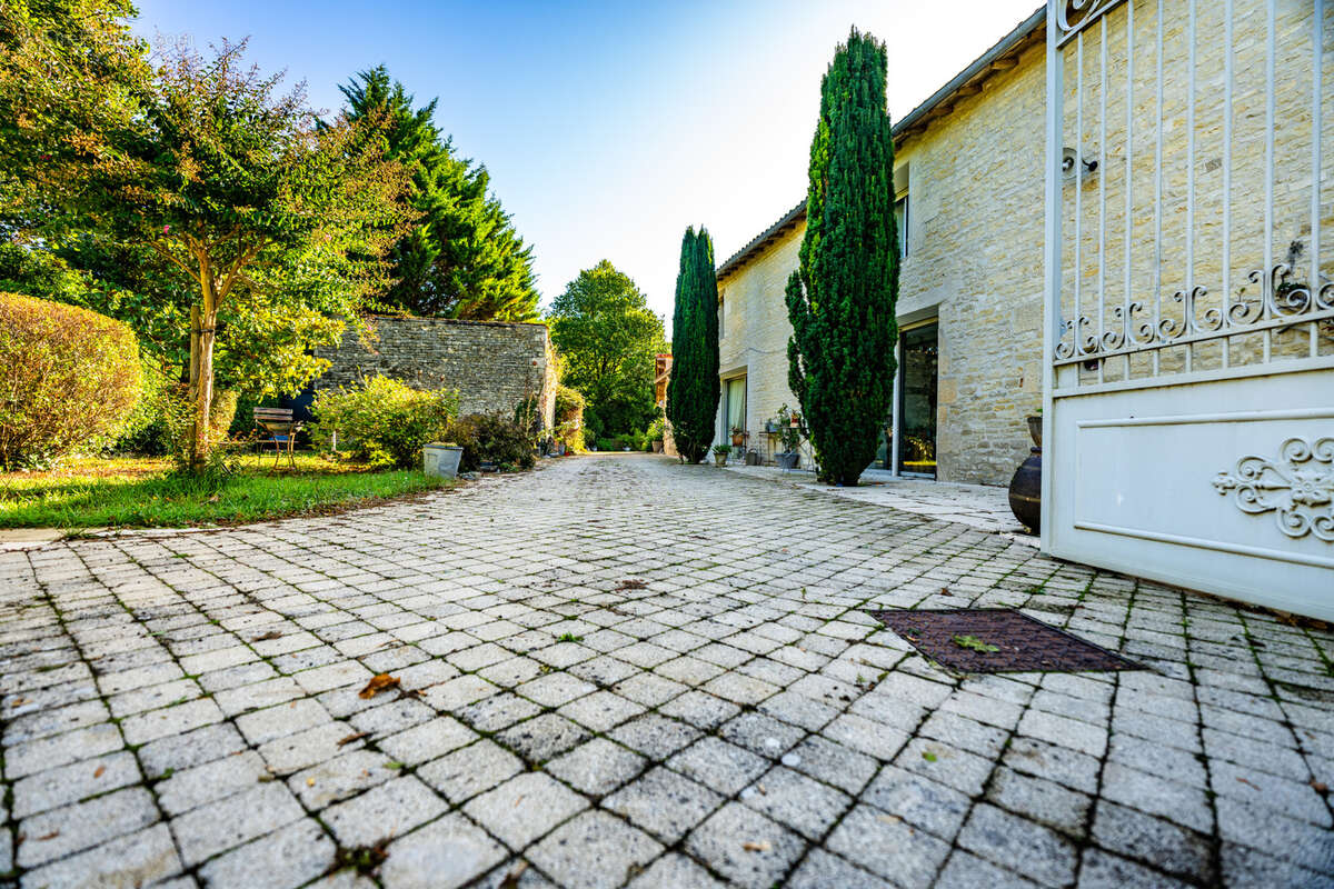 Maison à MAUZE-SUR-LE-MIGNON