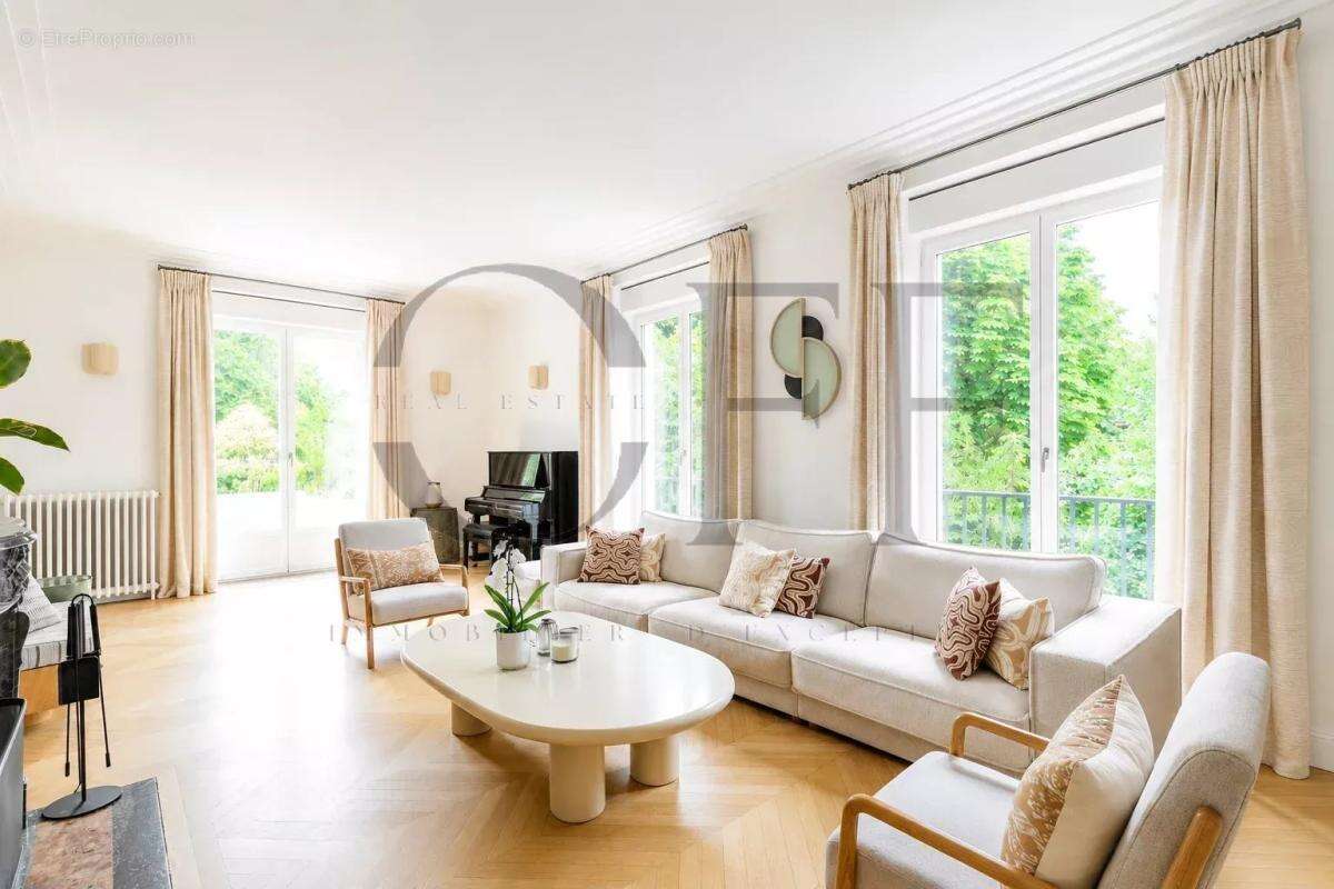 Appartement à NEUILLY-SUR-SEINE