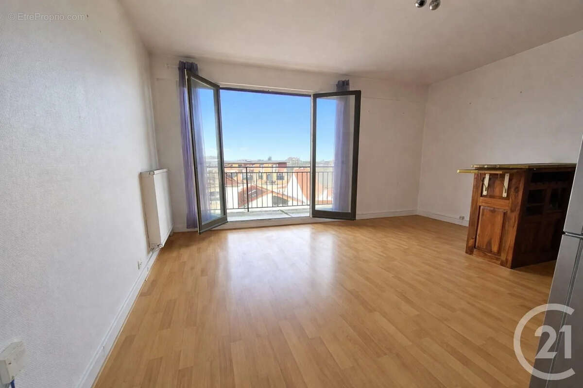 Appartement à SAINT-MAUR-DES-FOSSES