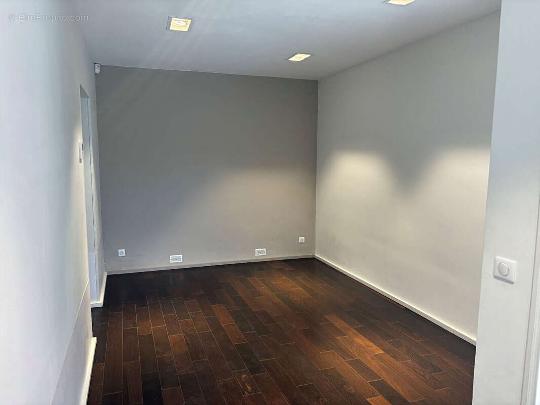 ROGNES - Appartement 65 m² centre village à réaménager - photo 3