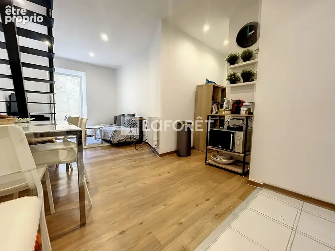 Appartement Marseille T3/4 avec cour CINQ AVENUES - photo 2