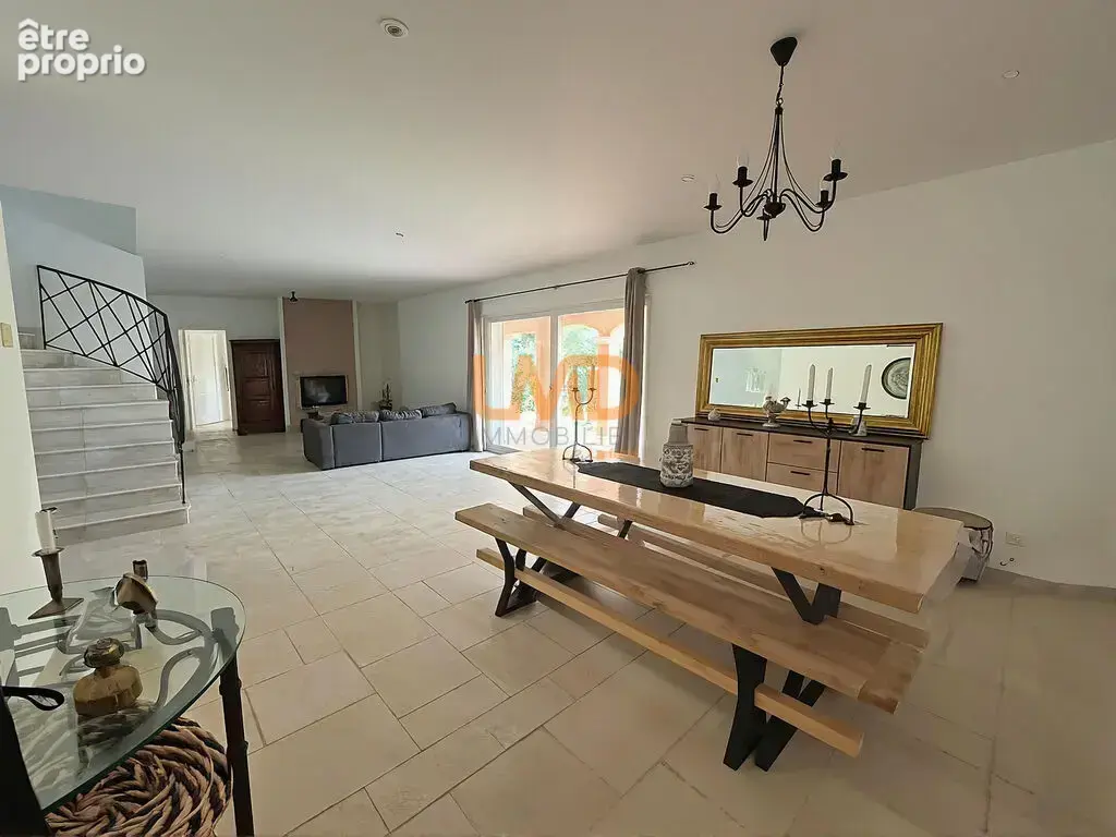 Draguignan – Grande propriété au calme avec piscine et 4 000 m² - photo 5