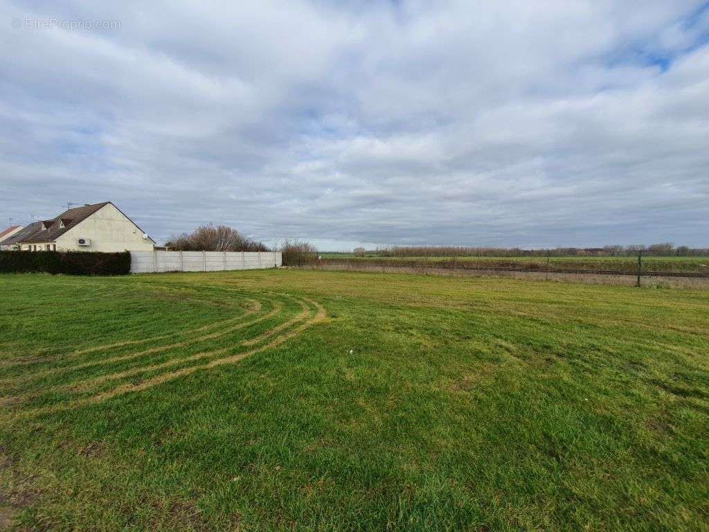 Terrain à FLAVY-LE-MARTEL
