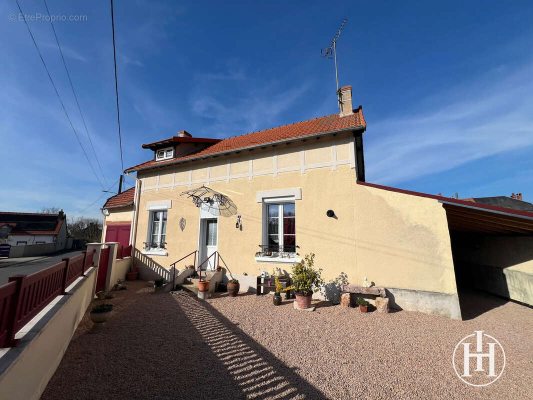 Maison à VALLON-EN-SULLY