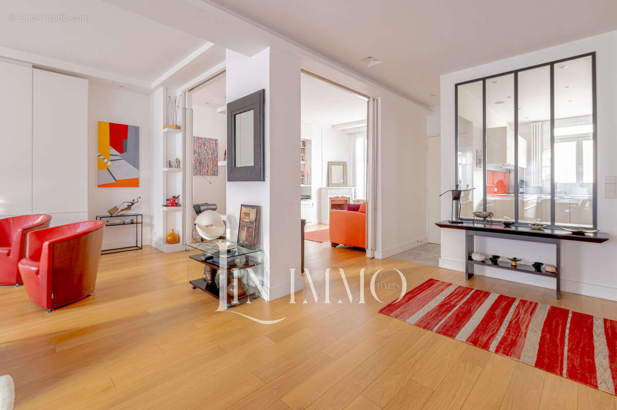 Appartement à PARIS-16E