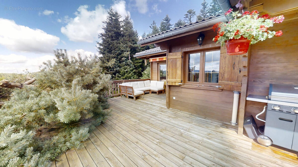 Maison à LE CHAMBON-SUR-LIGNON