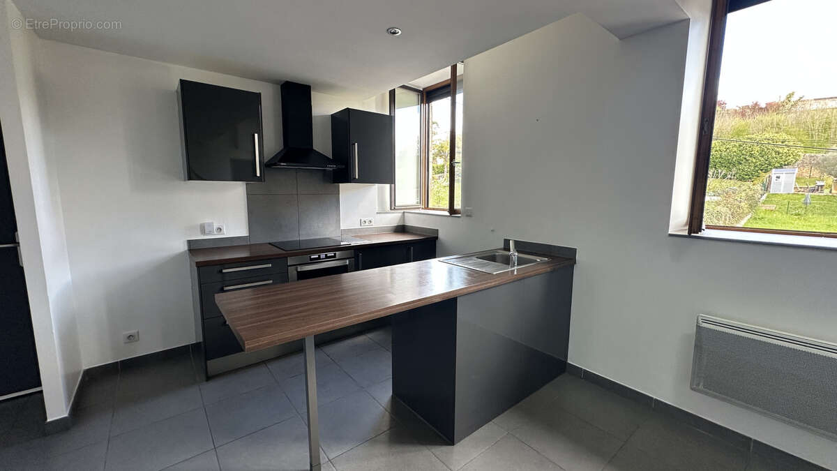 Appartement à L'ARBRESLE