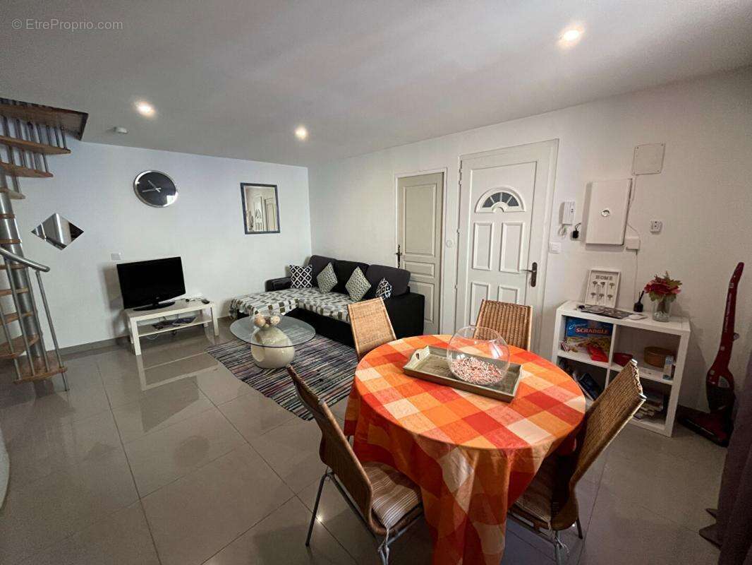 Appartement à COTIGNAC