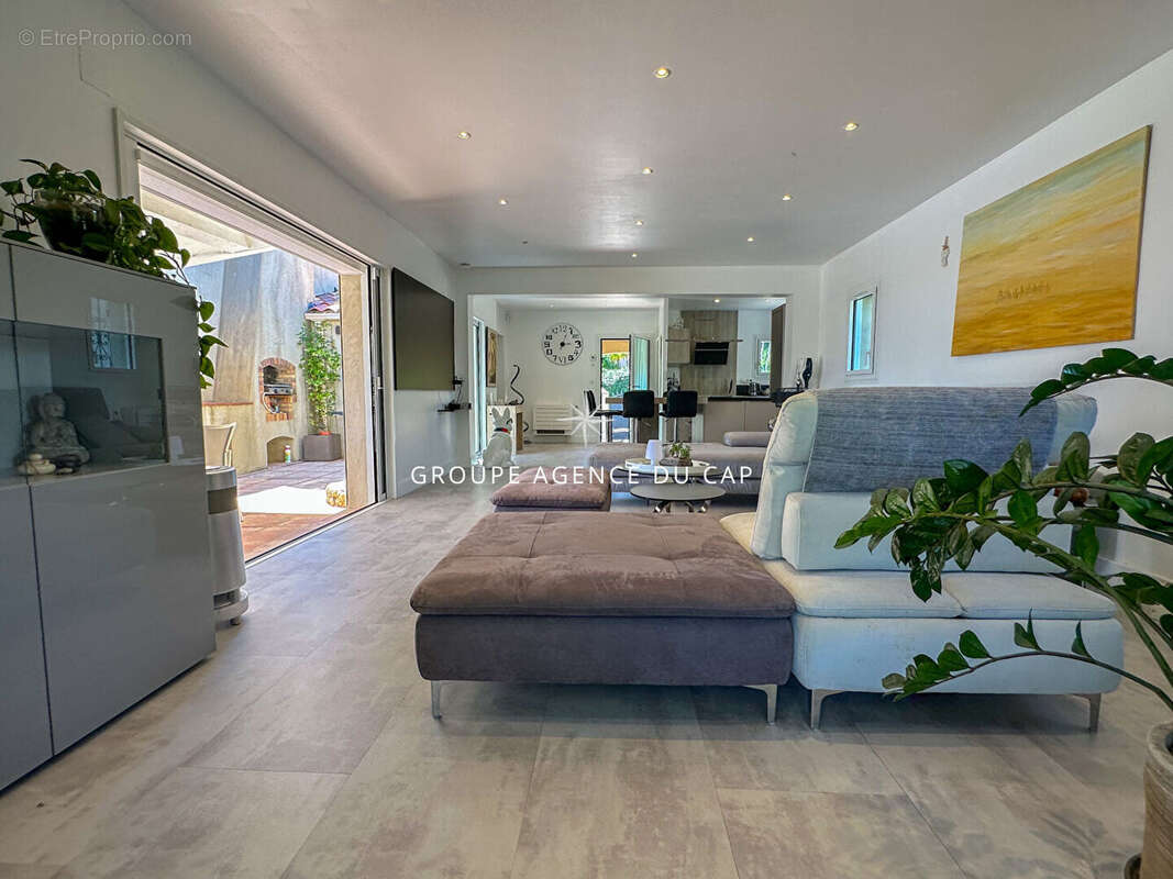 Maison à LES ISSAMBRES