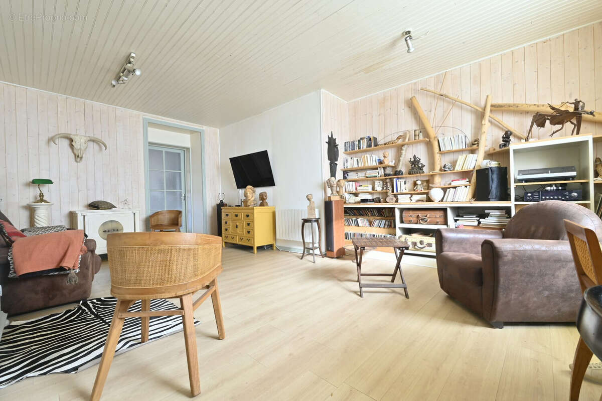 Appartement à SAINT-JEAN-D'ANGELY