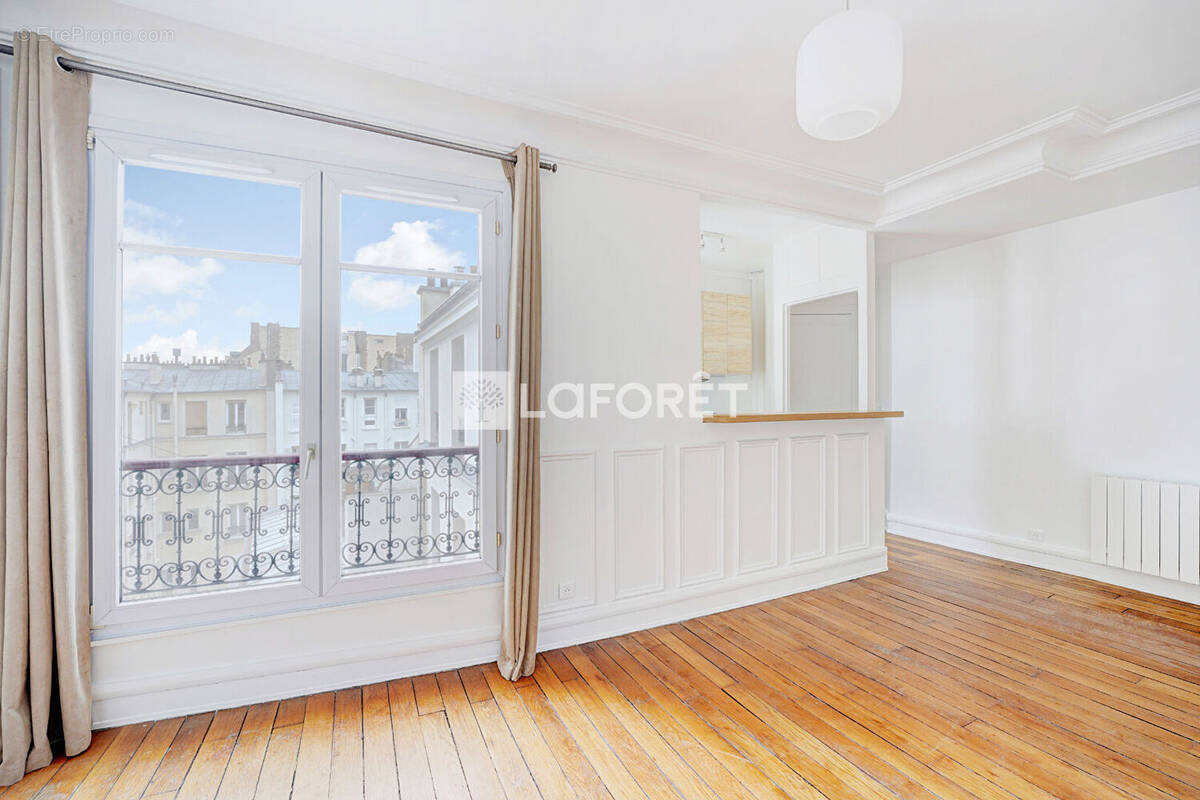 Appartement à PARIS-14E