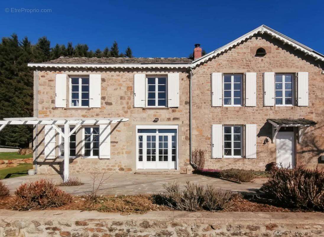 Maison à MONTREGARD