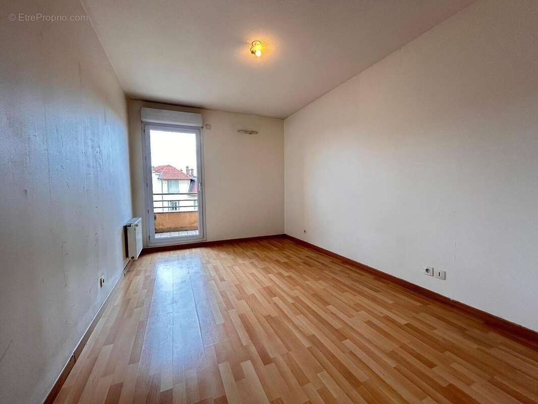   - Appartement à VILLEURBANNE