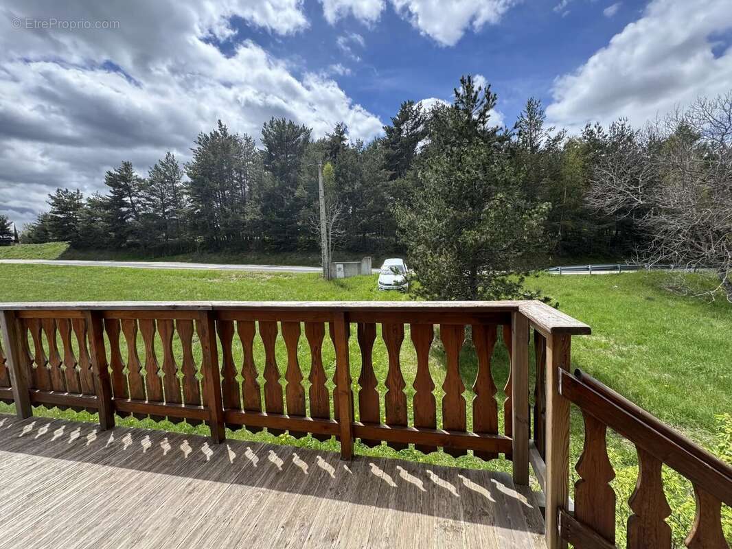Chalet 4 faces sur environ 1200 m² de terrain - photo 8